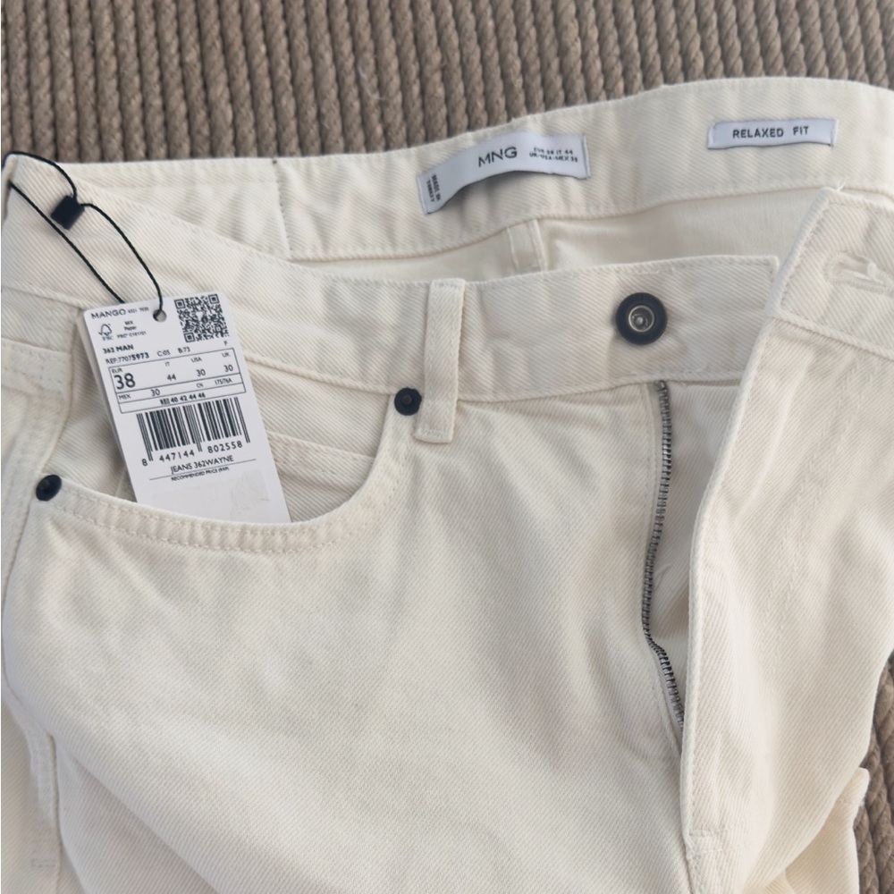 Men’s cream colored jeans